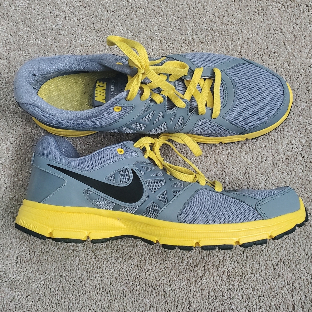 Mens nike running shoes EUC sz 11.5